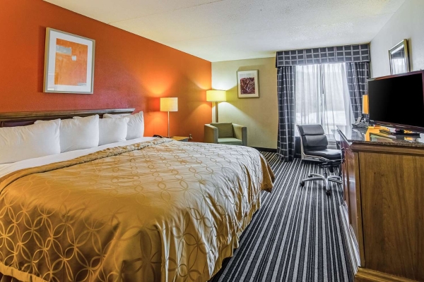 Econo Lodge Inn & Suites Norton